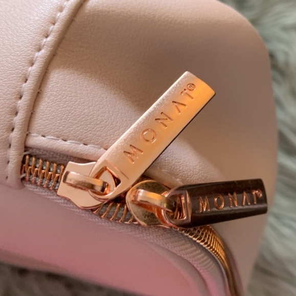 NEW MONAT SQUARE PINK TRAIN CASE - Picture 3 of 4